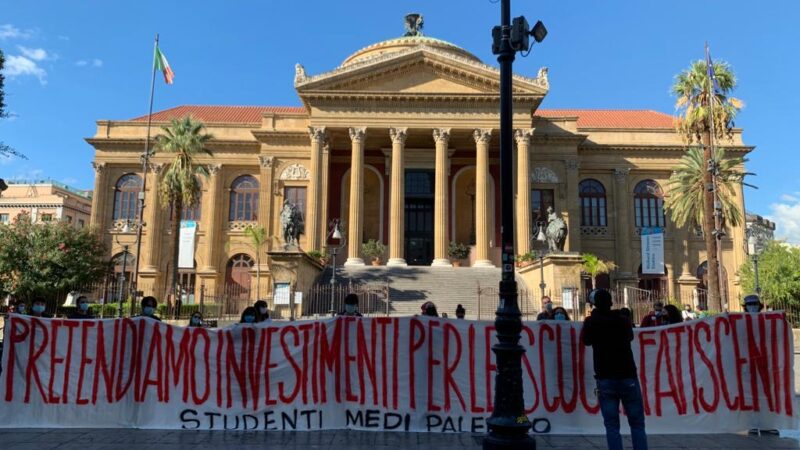 Palermo: presidio studentesco. «Pretendiamo investimenti per le scuole fatiscenti».