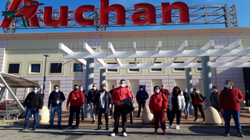 Lavoratori ex Auchan di Carini: «chiudiamo senza garanzie»