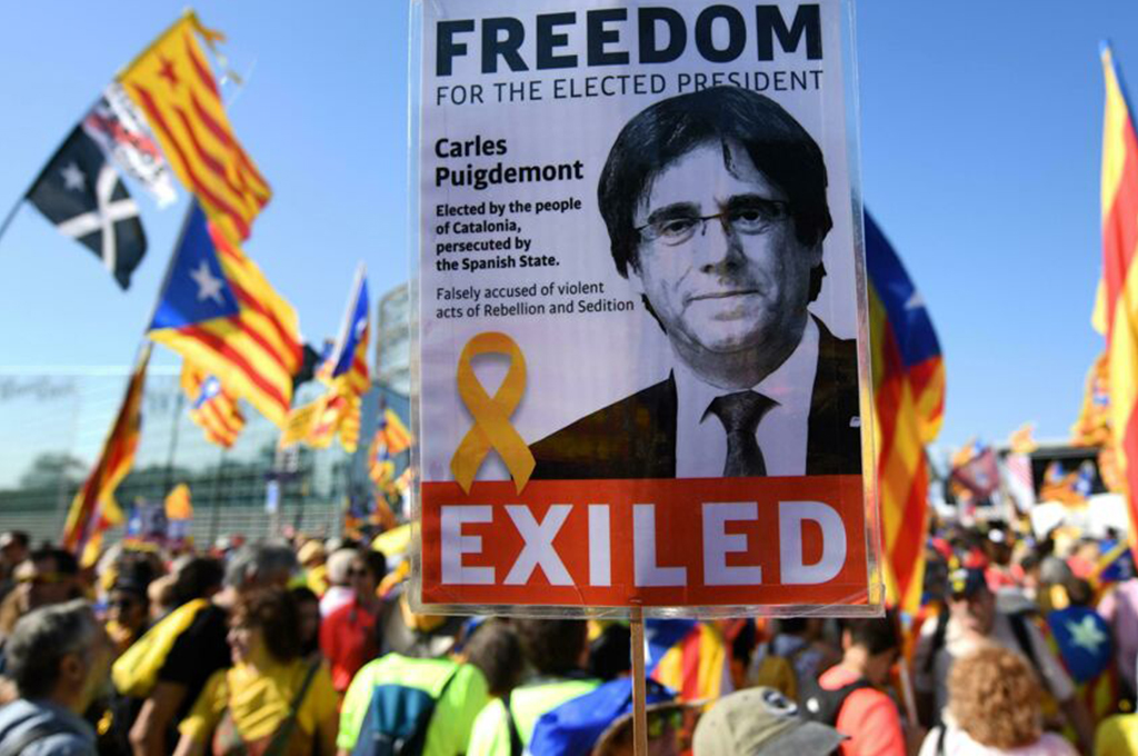 Il Parlamento europeo revoca l’immunità ai dissidenti politici catalani
