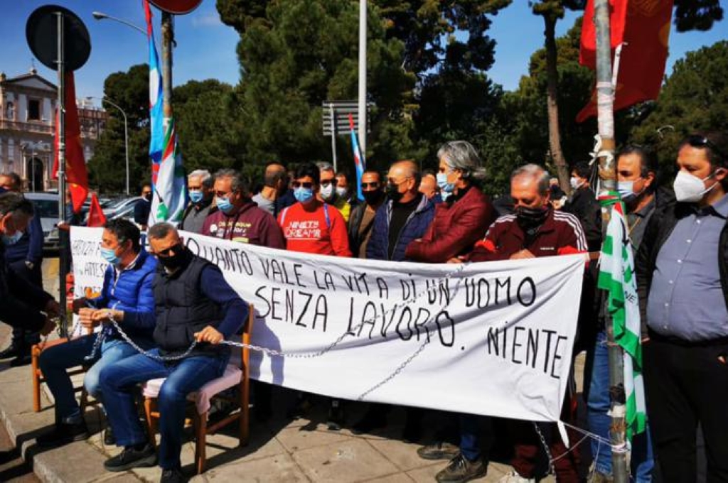 Ex Blutec. I lavoratori in protesta chiedono incontro a Musumeci