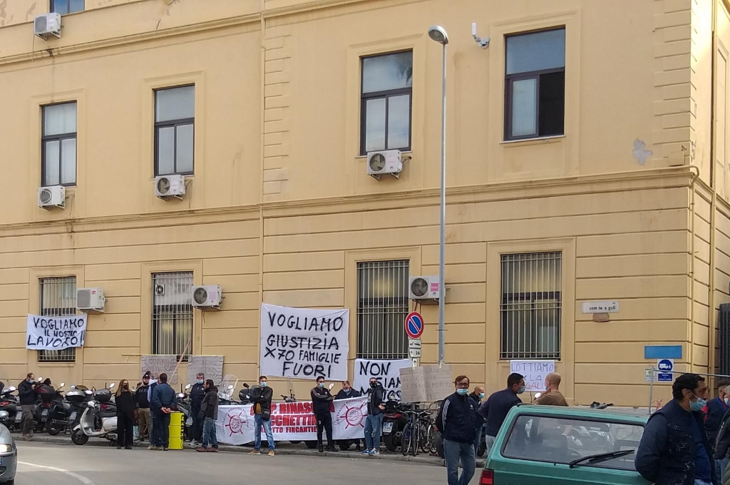 Palermo: operai dell’indotto dei cantieri navali ancora in lotta per la riassunzione