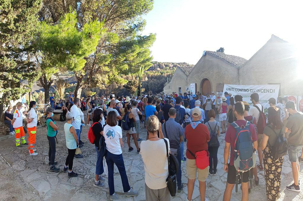 Erice, marcia per San Matteo: basta incendi