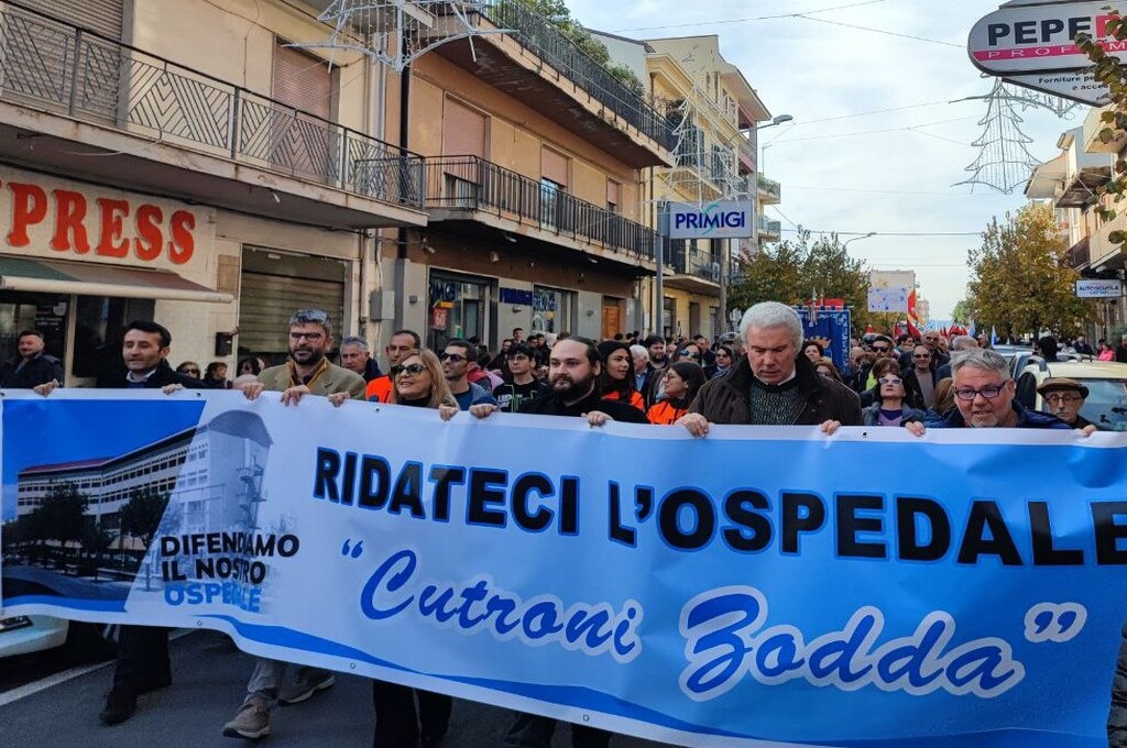 Milazzo, 17 maggio: manifestazione per la salute pubblica. «Più ospedali, meno affari!»